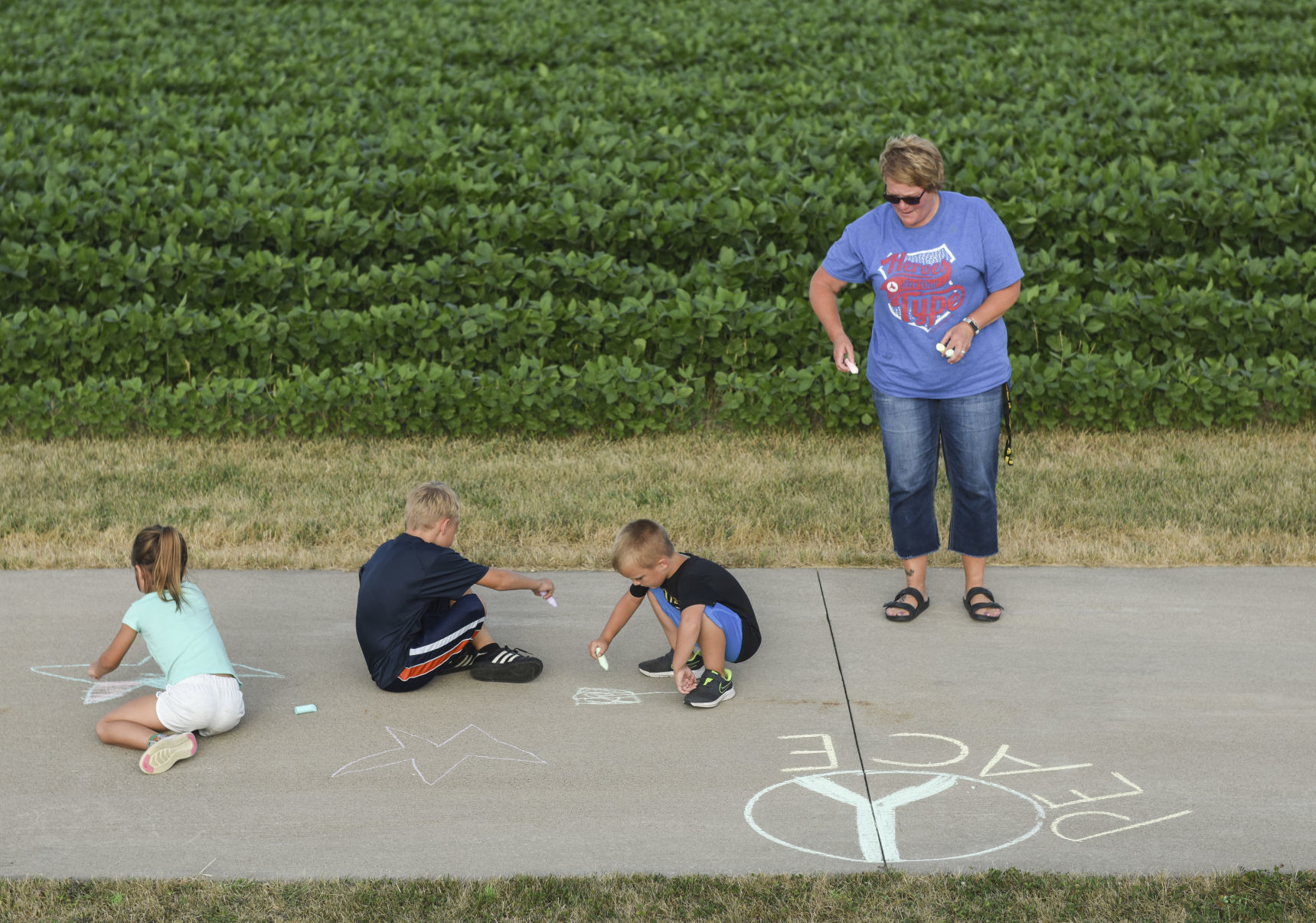 080719-qct-humanchain-23.jpg